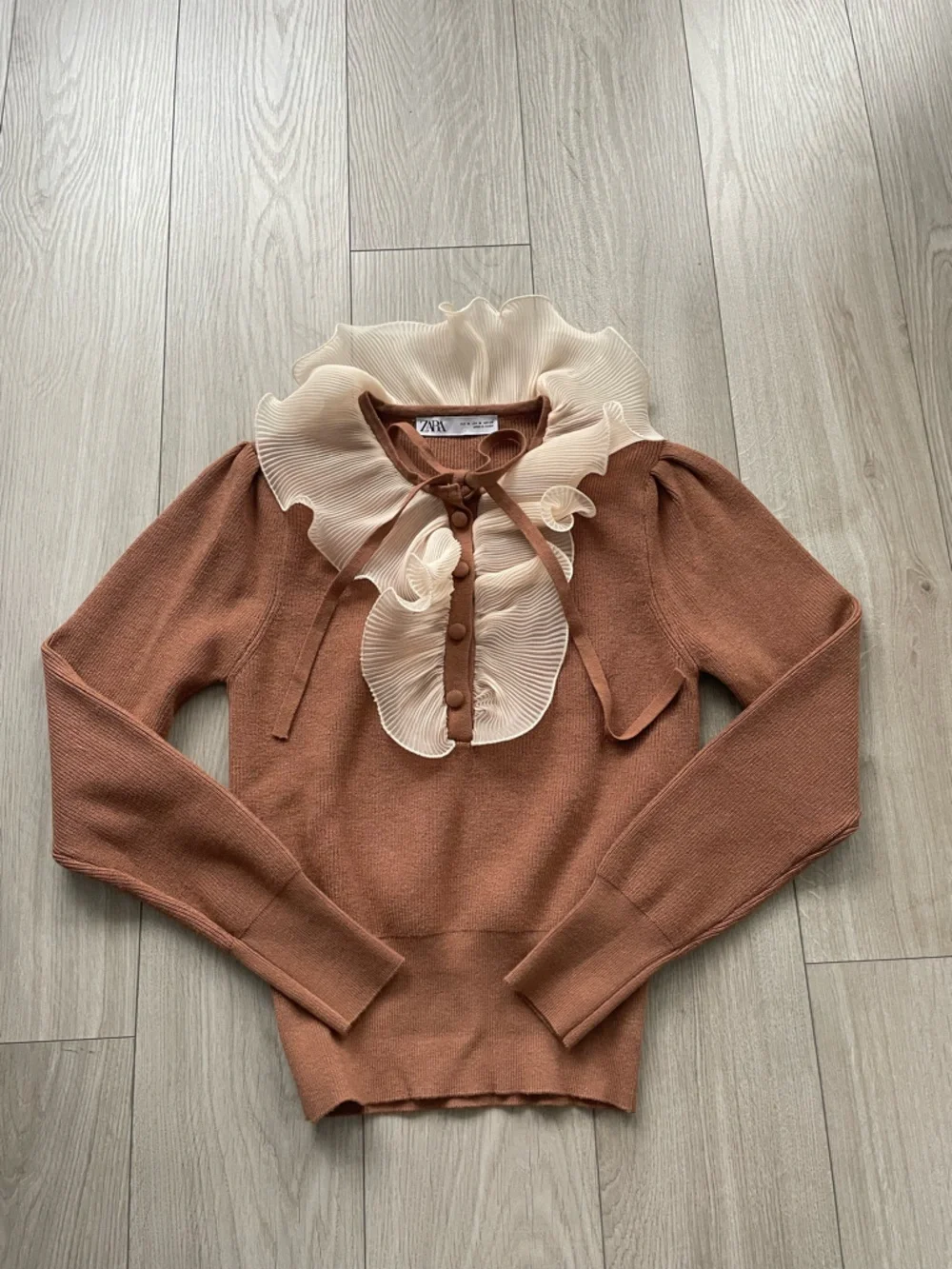 DONATED - DON’T BUY Zara ruffle knit, cognac with beige ruffle, very stretchy, M - Picture 3 of 13
